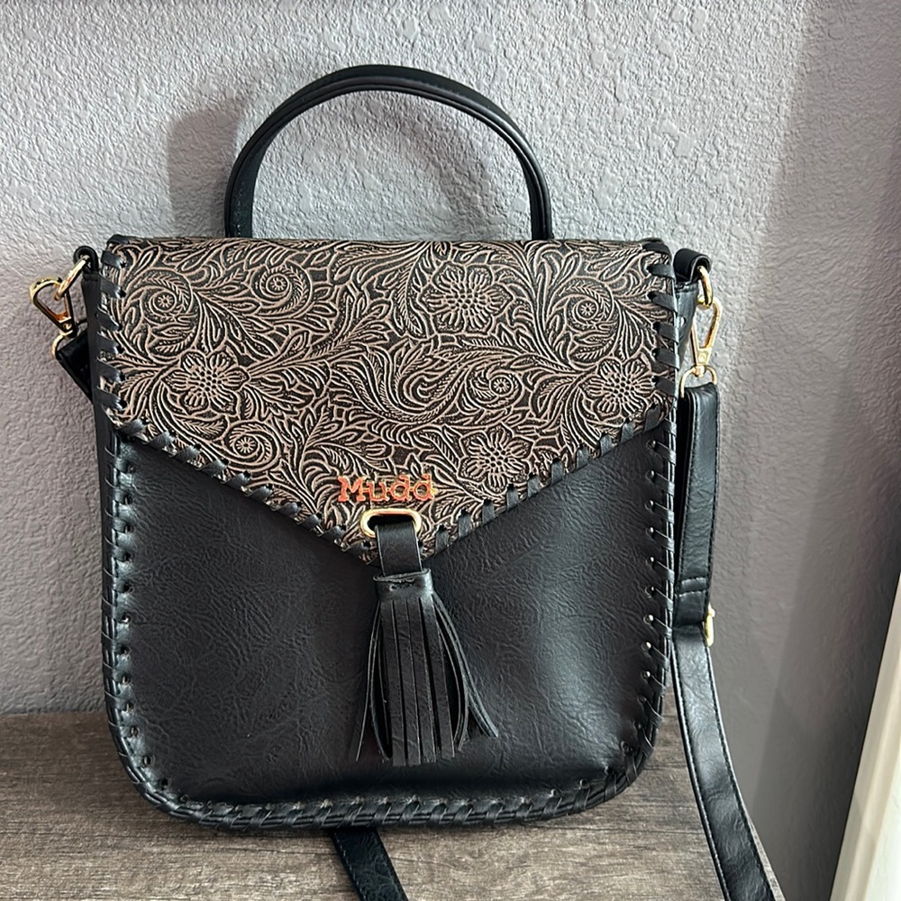 MUDD Western bag black w/tan with fringed snap closure, gold hardware, crossbody
